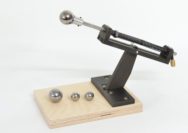 Projektion apparatus (steel ball catapult)